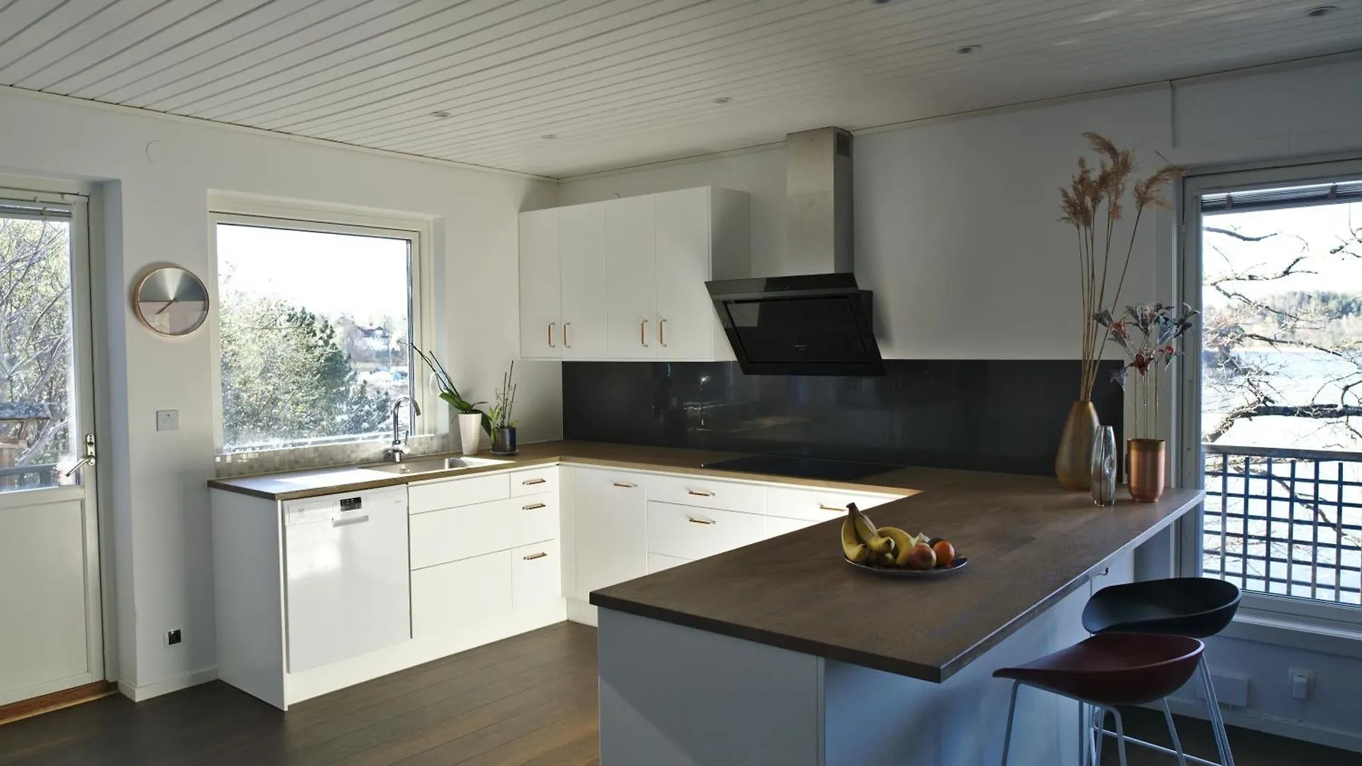 The Luxurious Lakeview Villa Near Stockholm